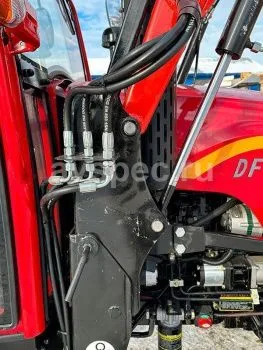 Трактор Dongfeng DF-404C G2 с кабиной с фронтальным погрузчиком